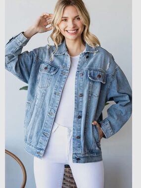 Veveret Women’s Washed Blue Jean Jacket - Distressed Detailing. Size: Medium